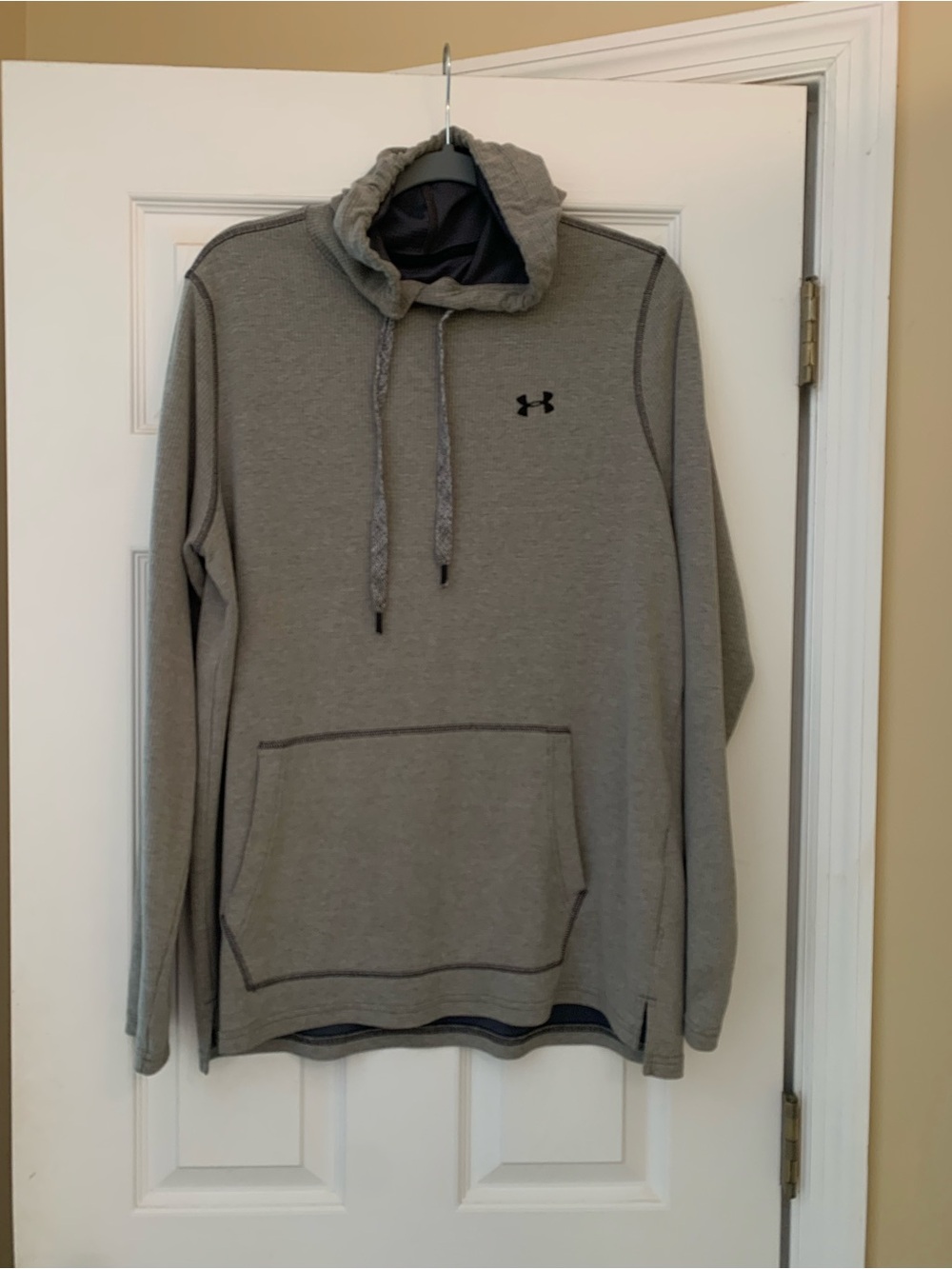 Under Armour Men’s Heather Gray Pullover Hoodie